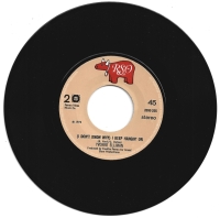 Yvonne Elliman - Love Me (Single)